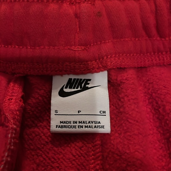 Like new red sweatpants - Picture 5 of 8